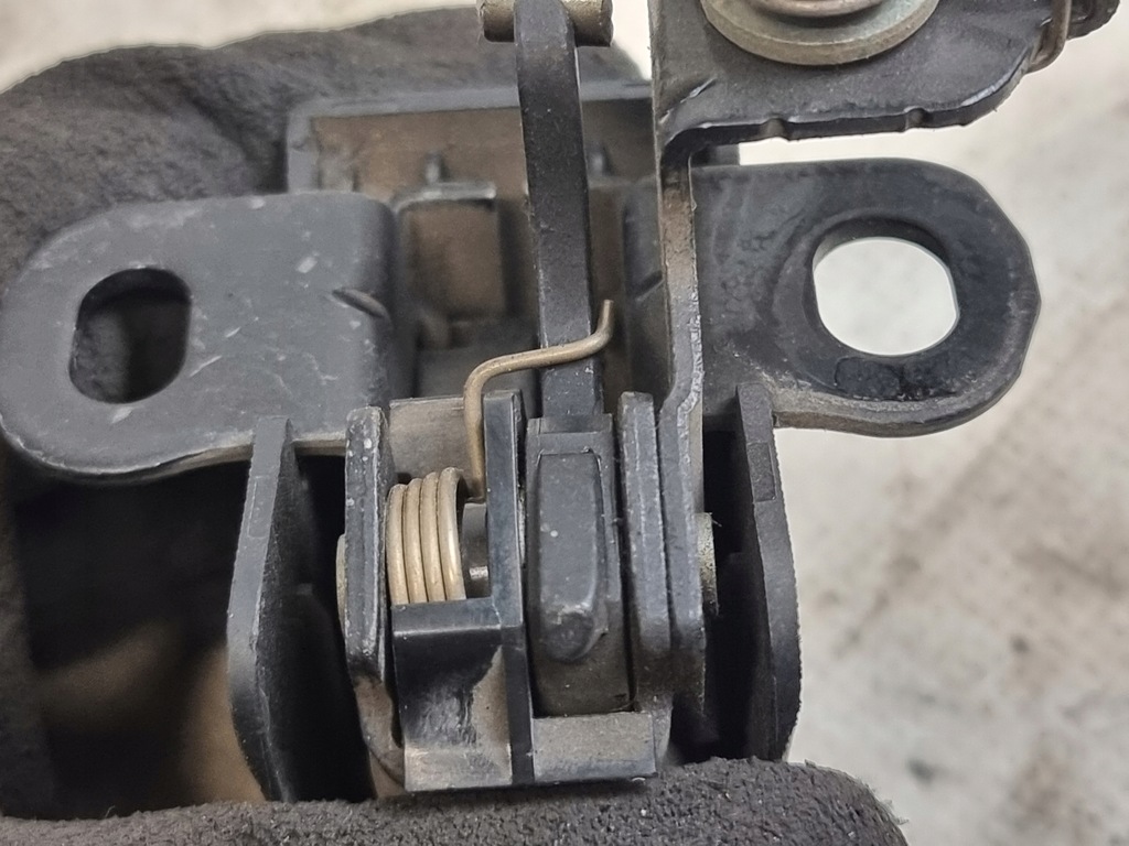 фото №7, Замок дверь правое крыло задняя верхний volkswagen vw caddy iii