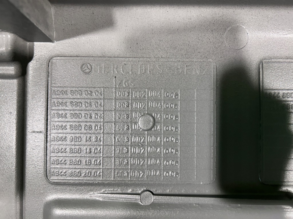 Mercedes axor w944 бампер перед кутик правий передній a9448800204 в Україні