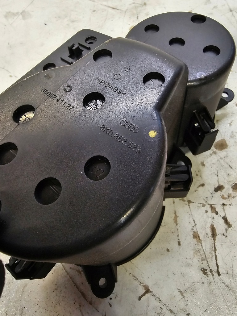 фото №5, Кронштейн бардачок na кружки audi a4 b8 8k0862533