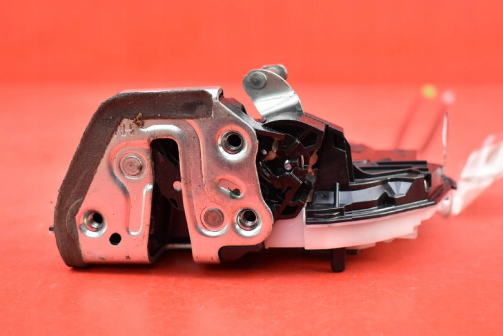 фото №5, Замок дверь правый задняя задний toyota corolla e16 e18 sedan 13-19