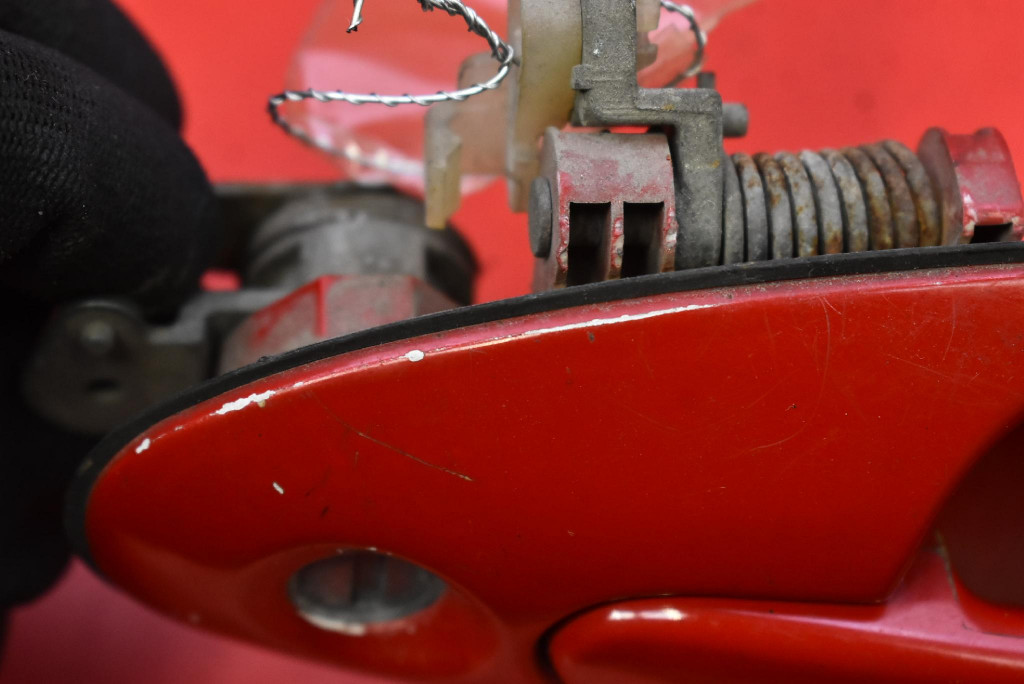 Ручка правый  перед передняя czerwona hyundai купе 1 1 rd 96-99 с Разборки