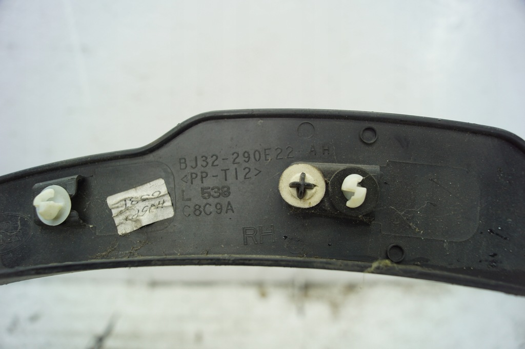 фото №13, Молдинг крыла правый задняя range rover evoque