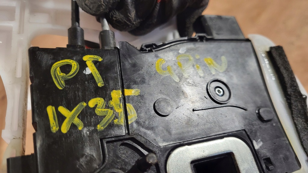 фото №6, Замок двері правий задня hyundai ix35 13-15 lift 4 pin 81420-2y010