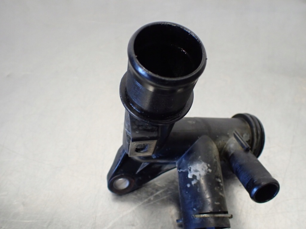 Патрубок воды peugeot 301 в Украине