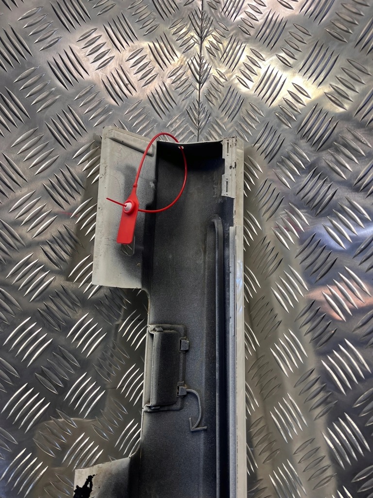 Поріг молдинг поріг права mercedes a-klasa w176 amg a1766980154 в Україні