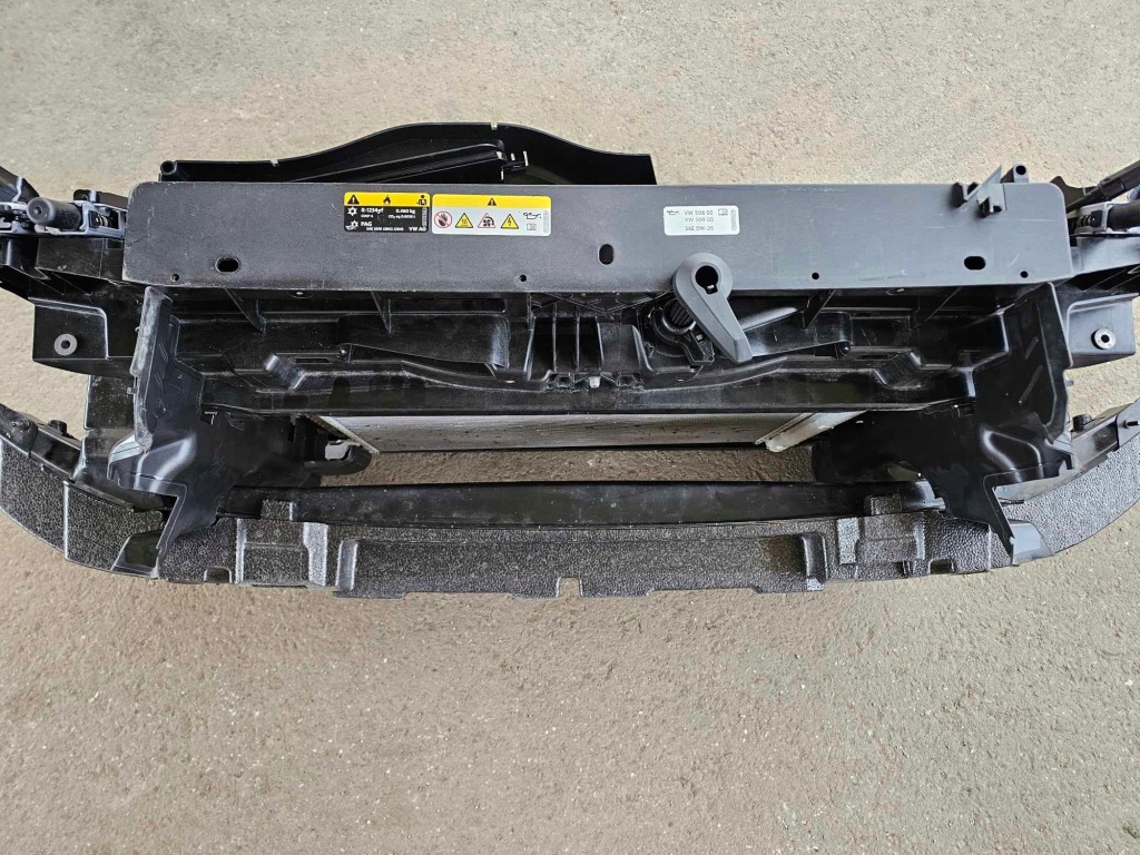 Комплект радиатор вентилятор ремень передний усилитель балка vw caddy 2k7 в Украине