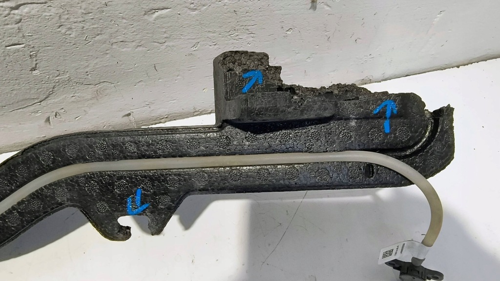 фото №9, Датчик ударный защиты пешеходов tesla x plaid