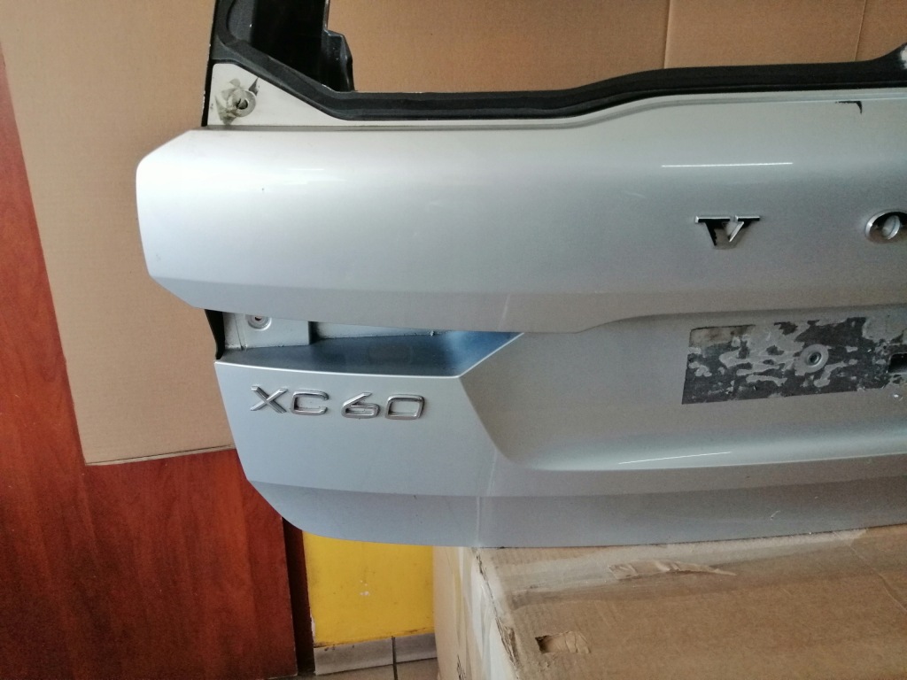Volvo xc60 2 кришка багажника задній в Україні