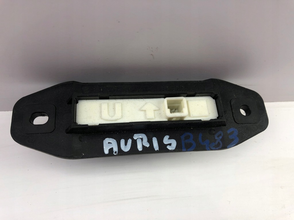 фото №4, Toyota auris кнопка открывания багажника