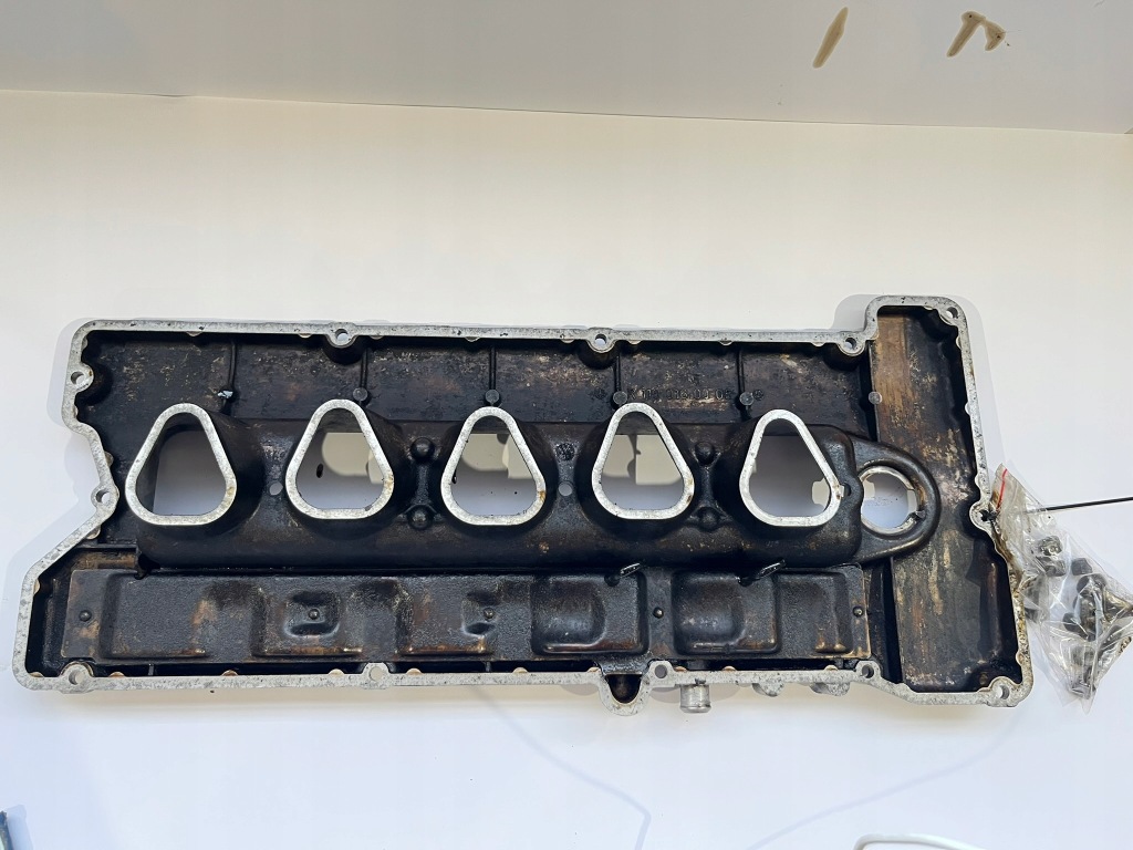 Кришка клапанів mercedes w w126 w123 r107 280 1100160905 Оригінал