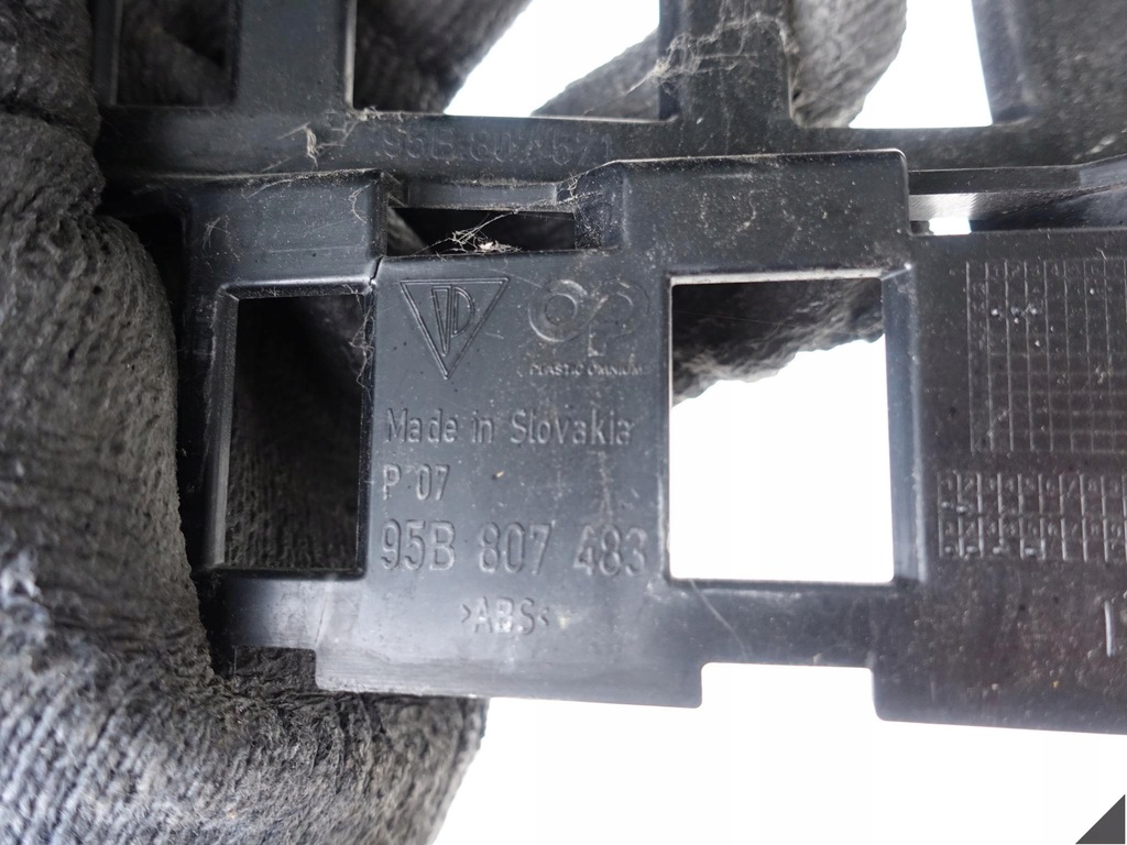 фото №11, Porsche macan 95b кронштейн напрямна бампер лівий задня