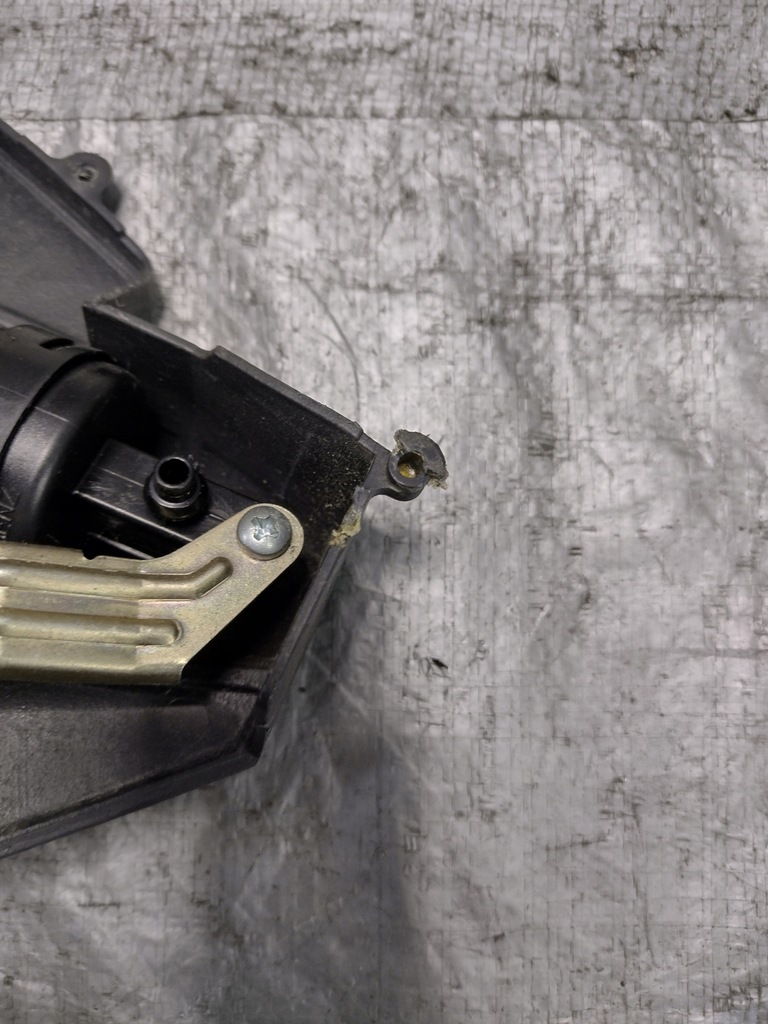 фото №12, Замок двері лівий задня mercedes w210 оригінальний номер 2027330308