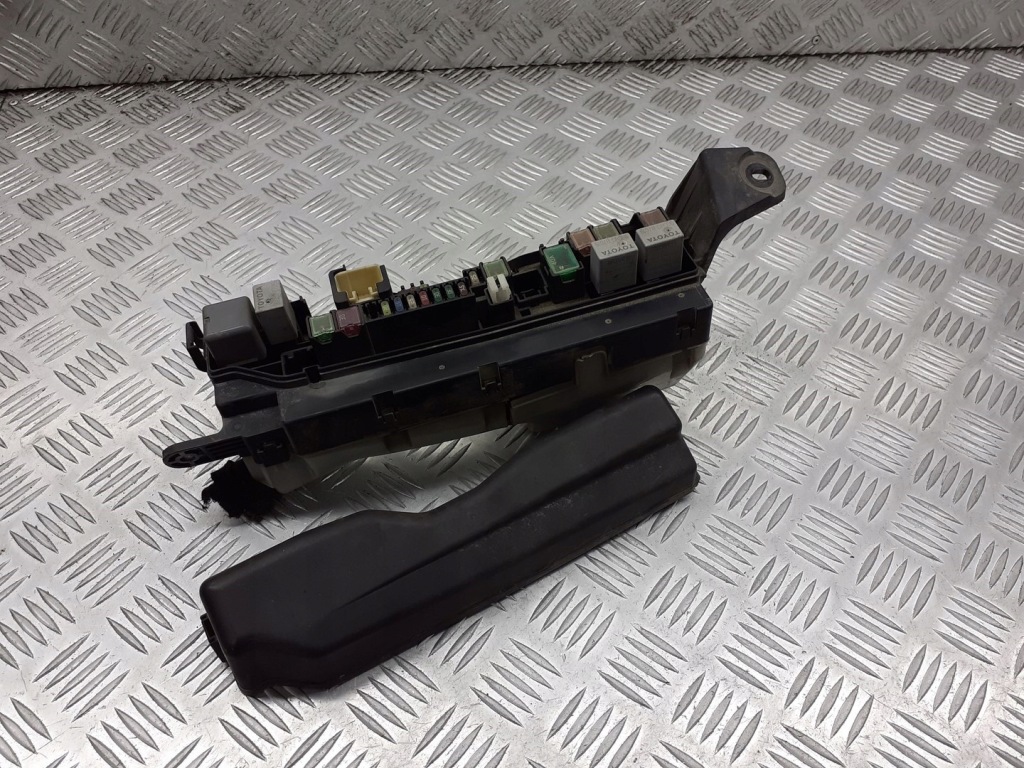 фото №1, Коробка запобіжників toyota avensis t25 2.0 d4d