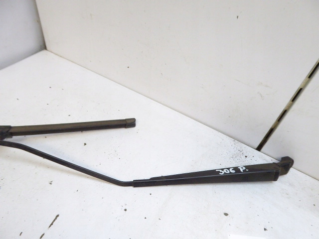 фото №2, Peugeot 306 lift 99-01 рычаг дворники перед правый