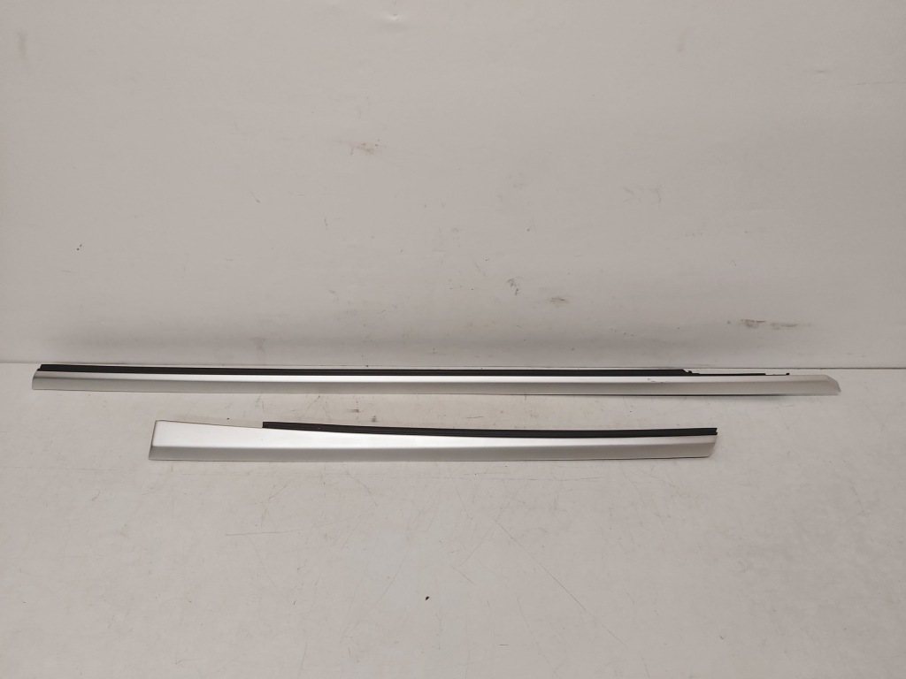 Купити Mercedes c klasa 205 молдинг ущільнювач правий