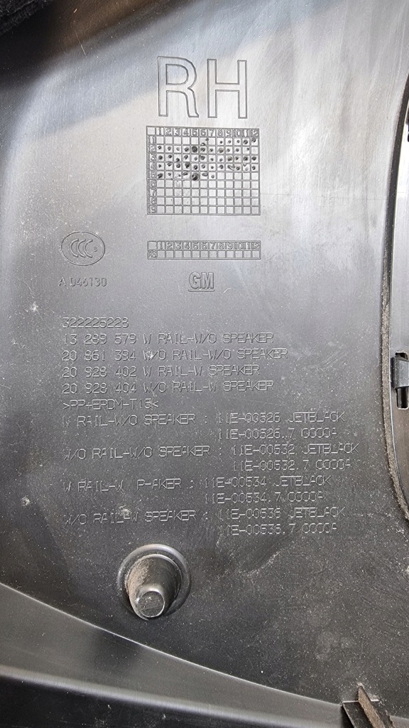 фото №10, Обивка обшивка багажника правый opel zafira c 13289579