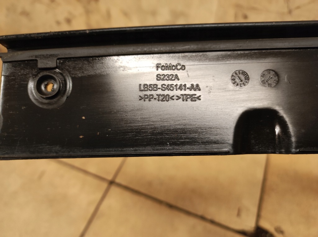 фото №8, Защита молдинг петля крышки багажника левый задняя explorer vi 6