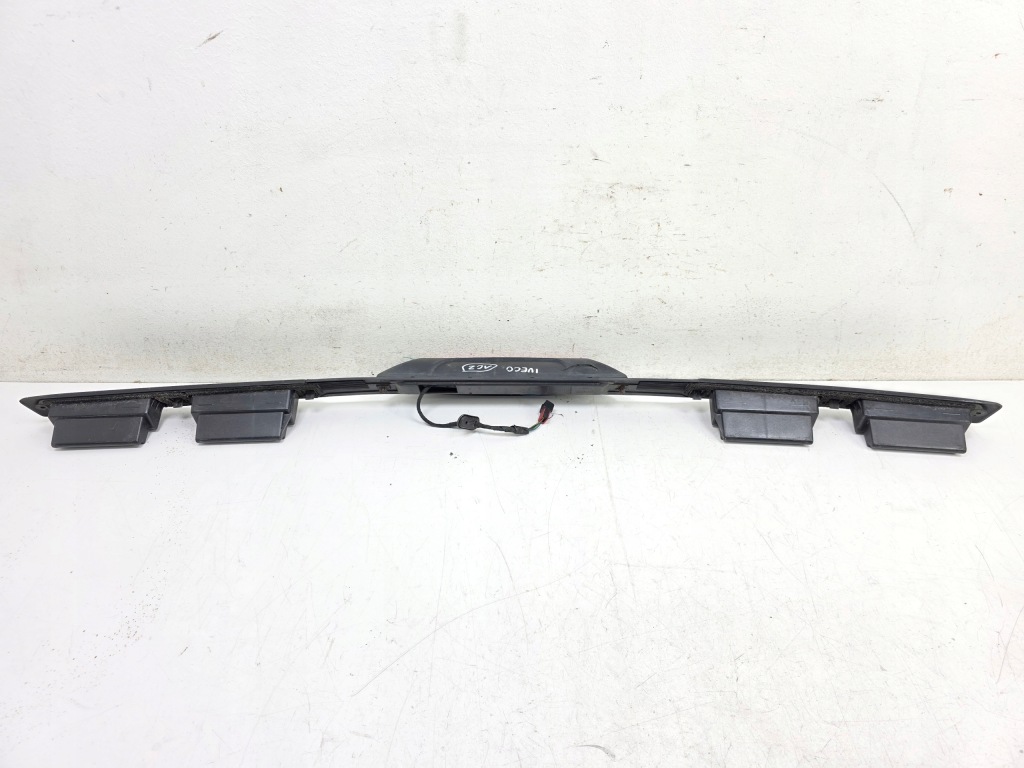 Iveco daily 06-14 фара третье  фонарь  стоп молдинг накладка 3804767 1cz с Разборки