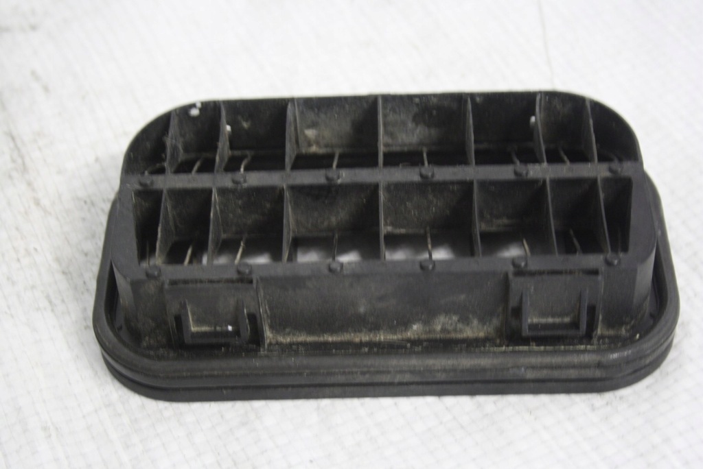 фото №13, Решётка вытяжка воздуха 4a0819181 audi q7 4l 2007