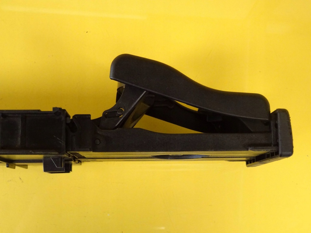 фото №5, Кронштейн na кружка напитки audi a2 8z0862534a nr37