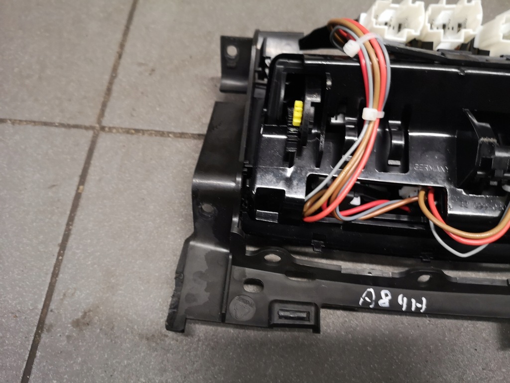 фото №11, Роз'єм прикурювача audi a8 d4 4h0864051b