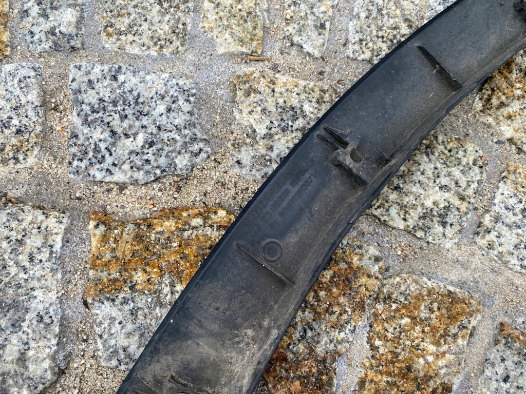 Tesla model y молдинг крыла левая перед 1658691-00-a оригинал с Разборки