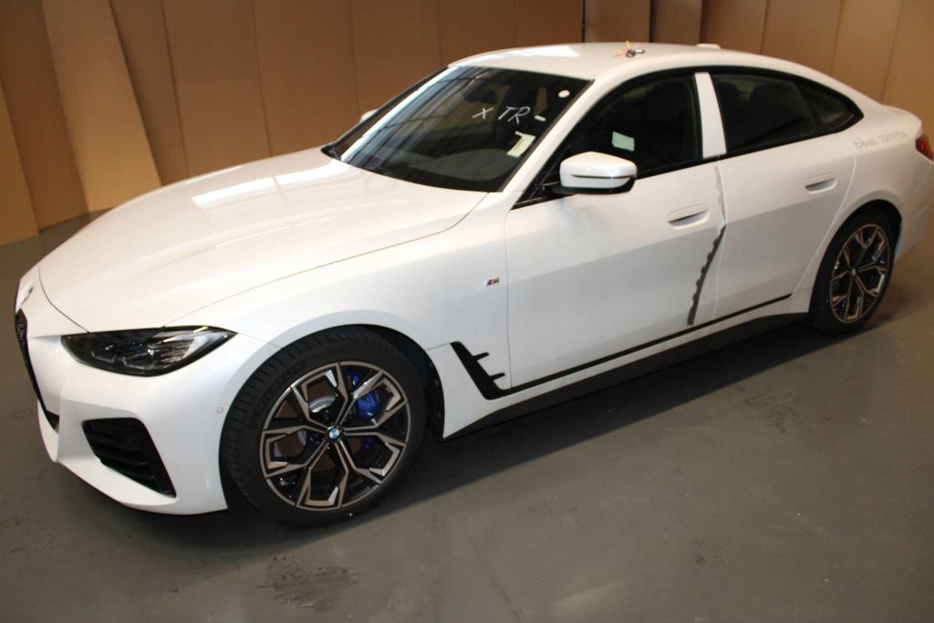 Оригинальная накладка брызговик левый задний  bmw g26 9881471 27km с Разборки