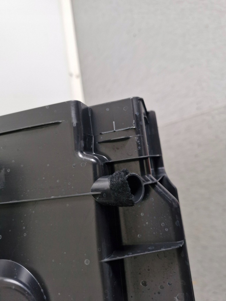 Накладка поперечина багажника toyota corolla cross 6471616110 Недорого