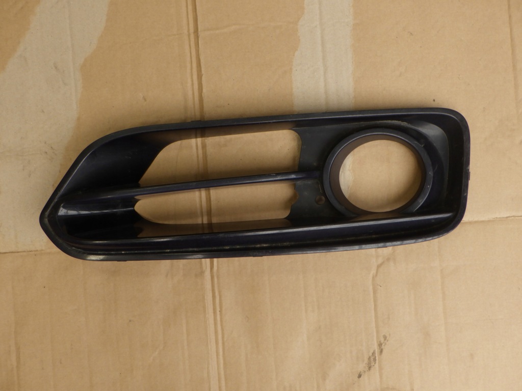 фото №1, Решётка бампера правая 7371668 bmw f20 f21 lift