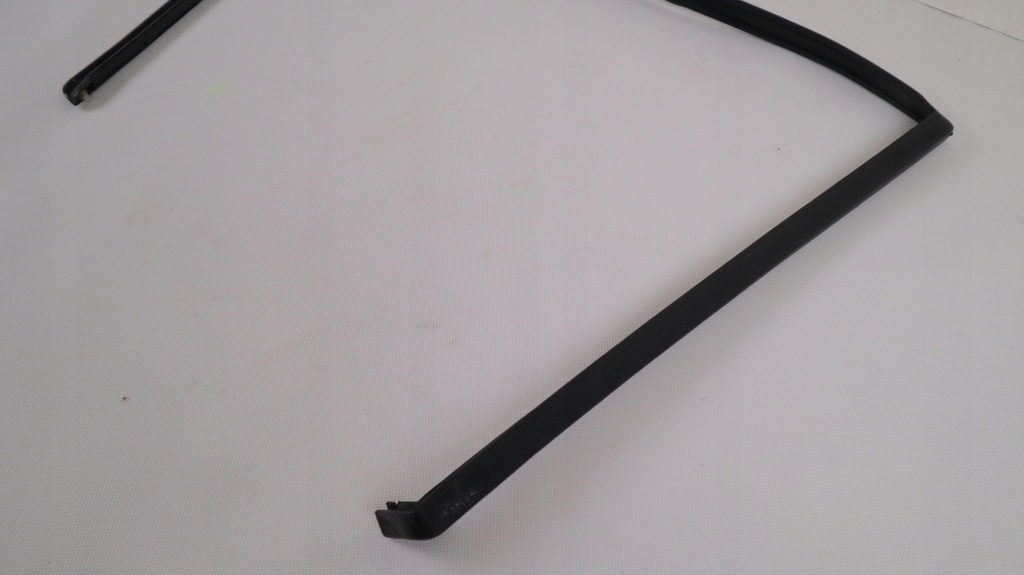 фото №2, Land rover discovery sport l550 прокладка двері ліва задня