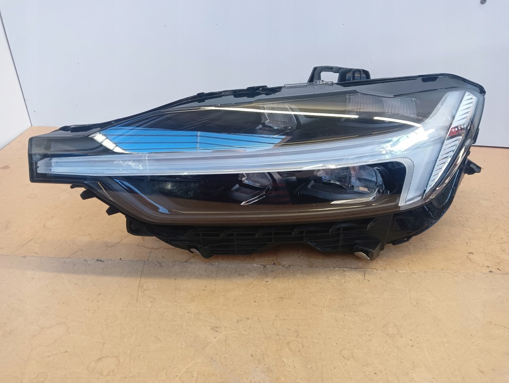 Купить Фара левая volvo xc60 рестайлинг  mid full led