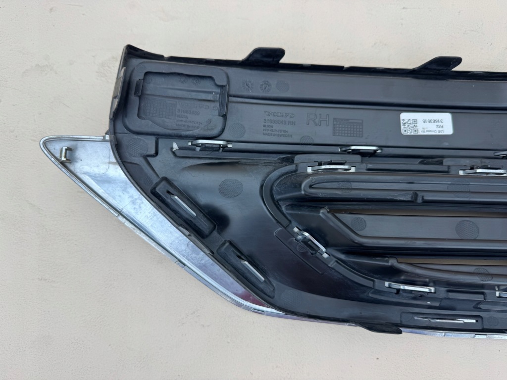 Volvo xc90 2 2 рестайлинг  19r- решётка решётка  бампера перед правая 31663843 в Украине