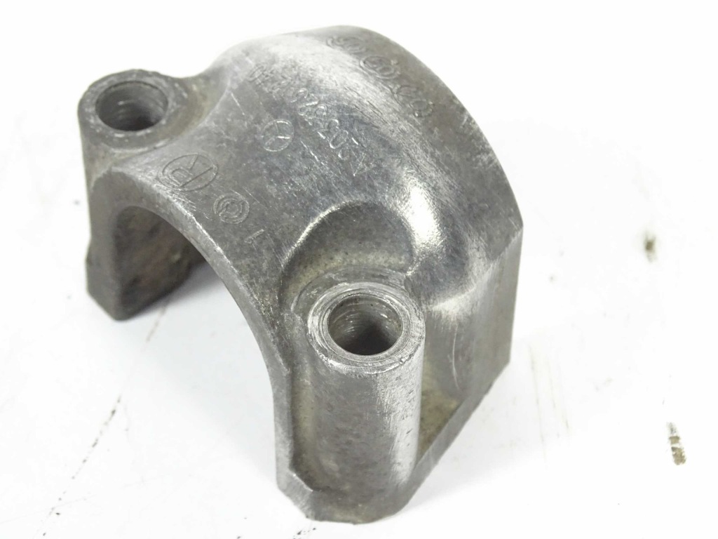 фото №1, Mercedes w203 w209 кронштейн стабилизатора правое