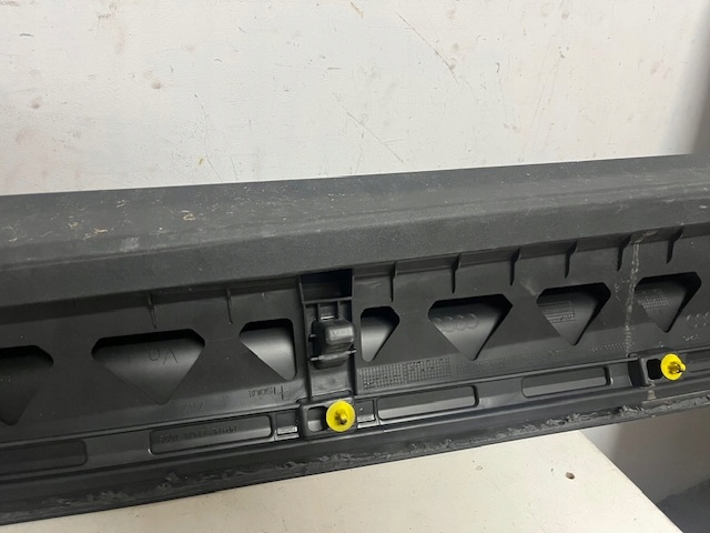 фото №12, Молдинг дверь левый правый перед audi q8 rsq8 4m 2020- 4m8853960d 4m8853959d