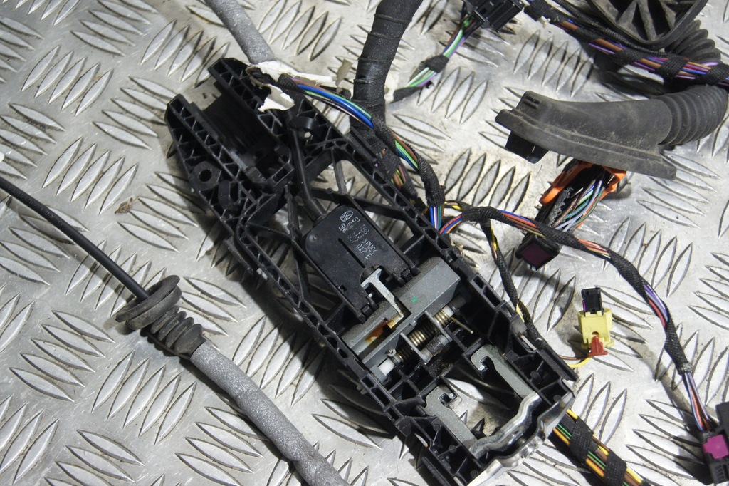 фото №7, Замок електропроводка захист лівий перед vw polo 6r