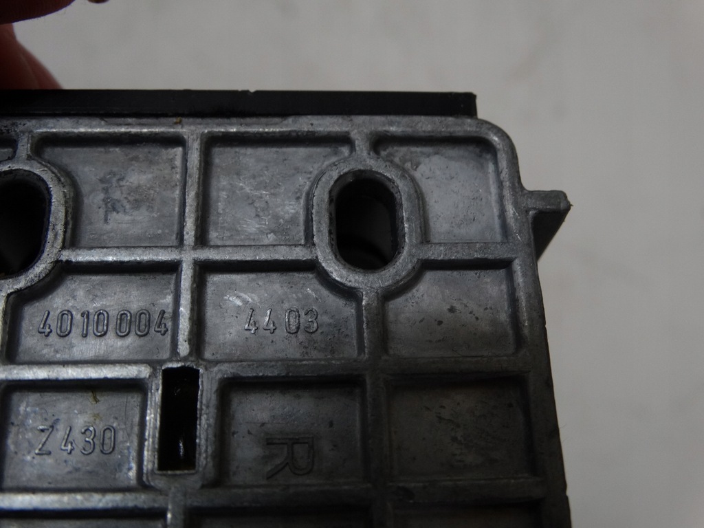 фото №6, Защёлка шторка багажника правый bmw e46 7026710