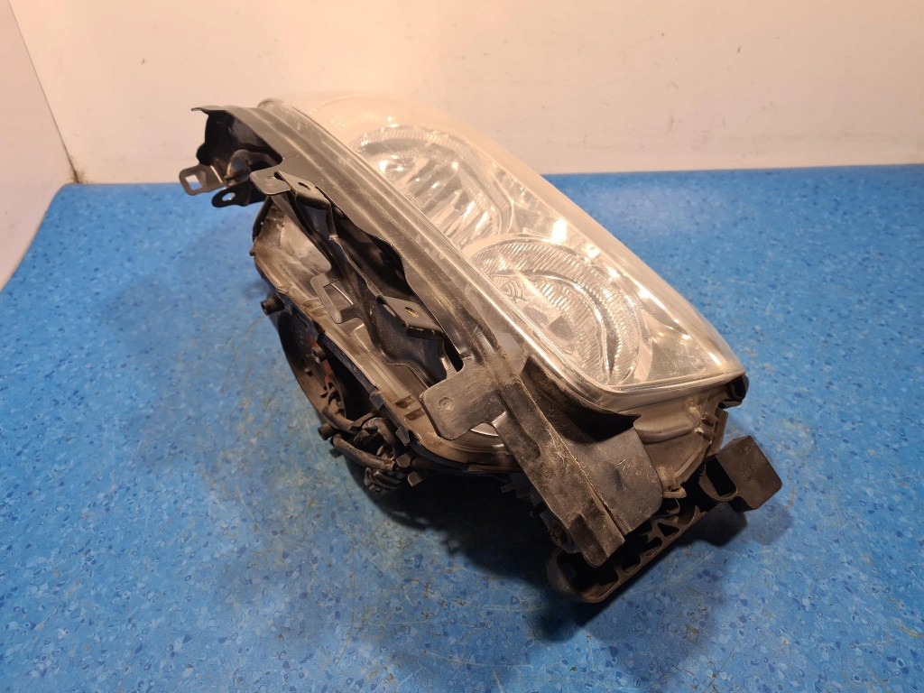 Subaru forester 2 рестайлінг  фара правий Недорого