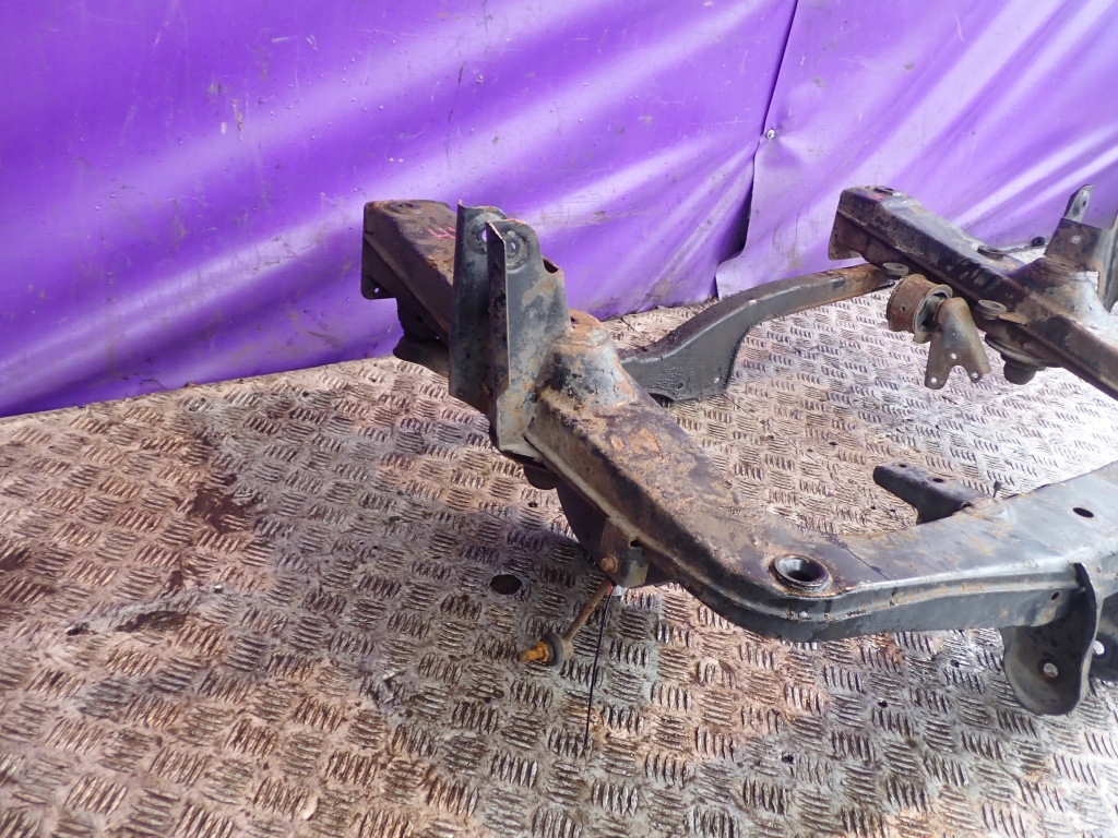 Smart fortwo w450 450 0,6 33kw 45km підрамник поперечина задні підрамник вісь  задня Ціна