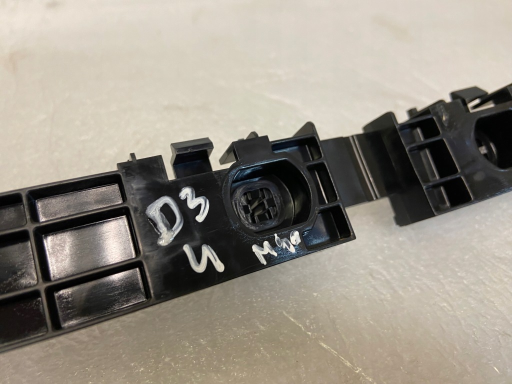 фото №2, Tesla s lift направляющая бампера левый задняя