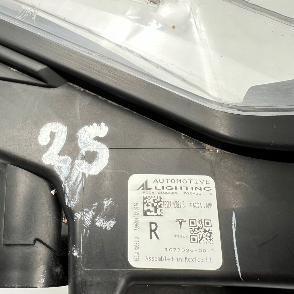 Tesla model 3 протитуманна фара led правий перед 107739600d Ціна