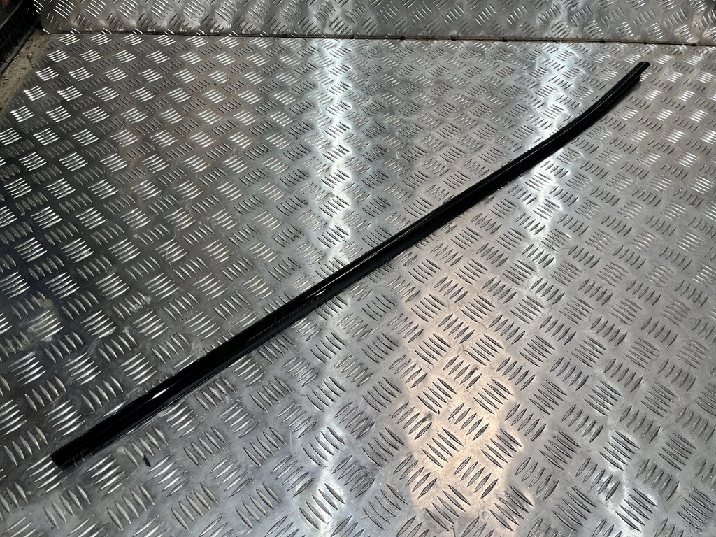 фото №1, Молдинг уплотнитель дверь перед правая skoda enyaq