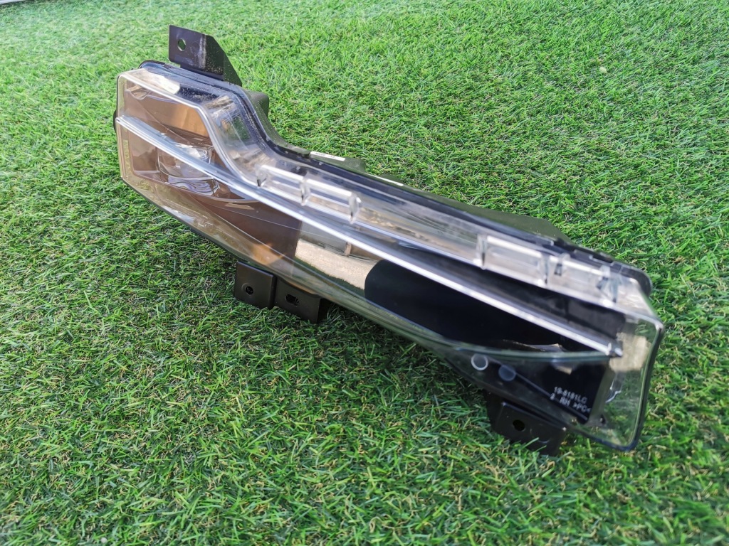 Tesla model 3 y противотуманная фара led правый перед полный! Цена