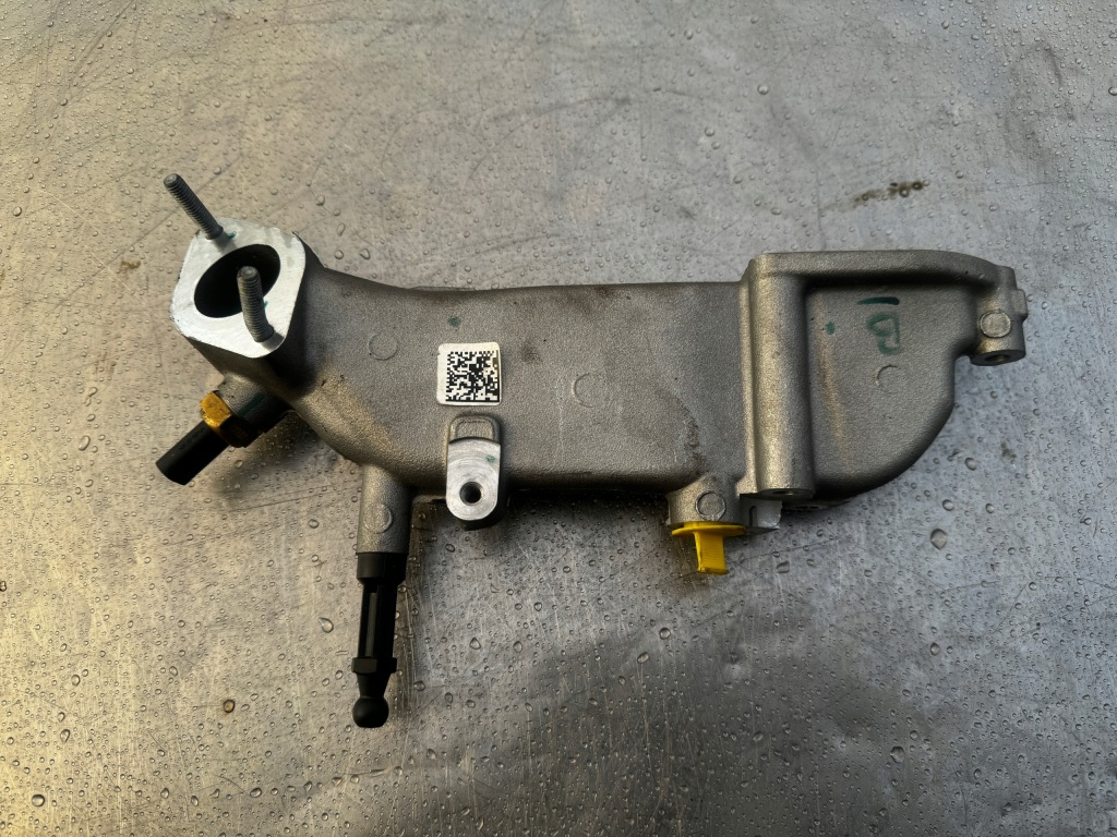 фото №1, Alfa romeo stelvio 05048125ac корпус термостата 2,0t