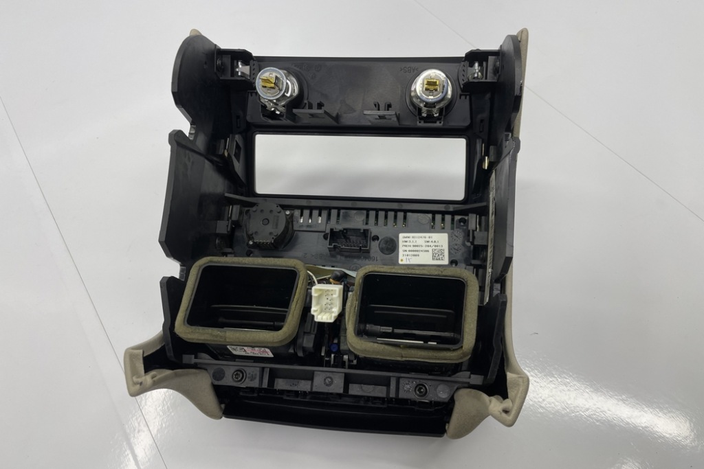 фото №11, Задня решітка вентиляційна bmw 7 f01, f02 9118249 3.0l дизель 180kw 2009