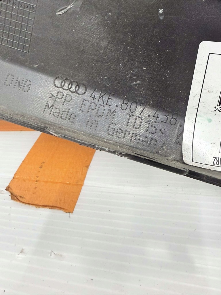 Audi e-tron бампер правый уголок перед передний 4ke807438 Киев