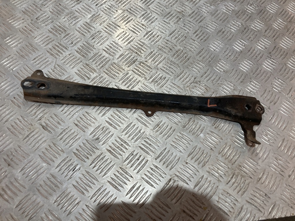 фото №1, Кронштейн подрамник левый toyota prius iv 15- 1.8 hybrid