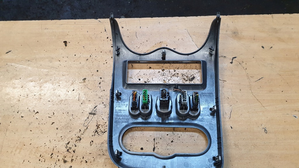 фото №2, Dacia sandero i консоль средняя рамка