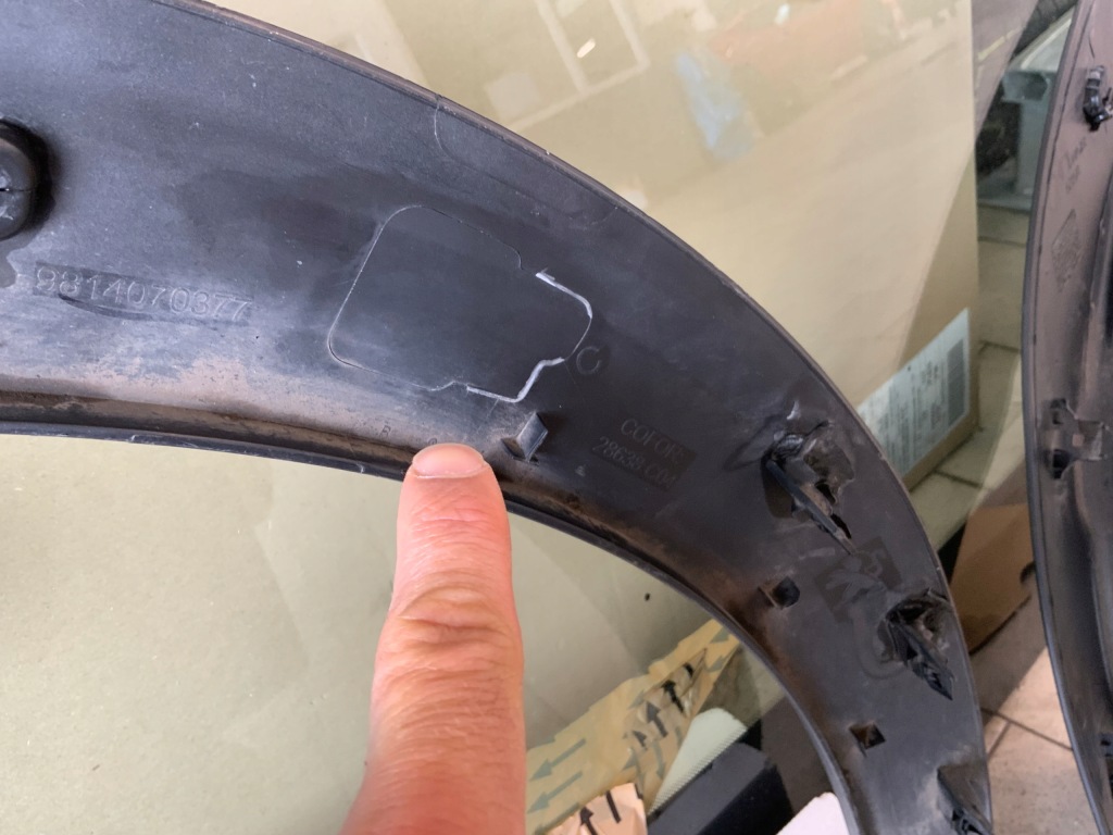 Peugeot 5008 ii 2 молдинг накладка крыла задний  задняя правая 9814070377 Доставка