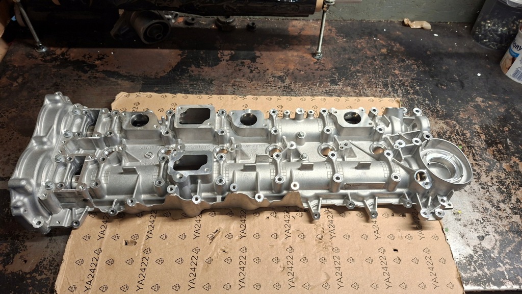 Кришка клапанів з розподільчі вали mercedes-benz a2560160200 Недорого