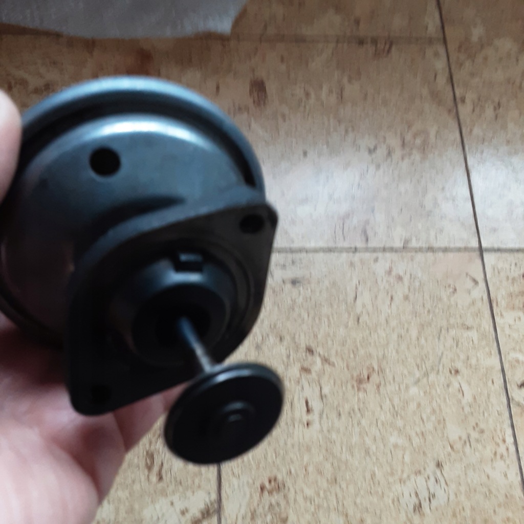 Клапан egr bmw n47 e90 e87 70068412 e84 в Україні